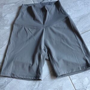 NVGTN Women's Gray Bike Shorts Seamless